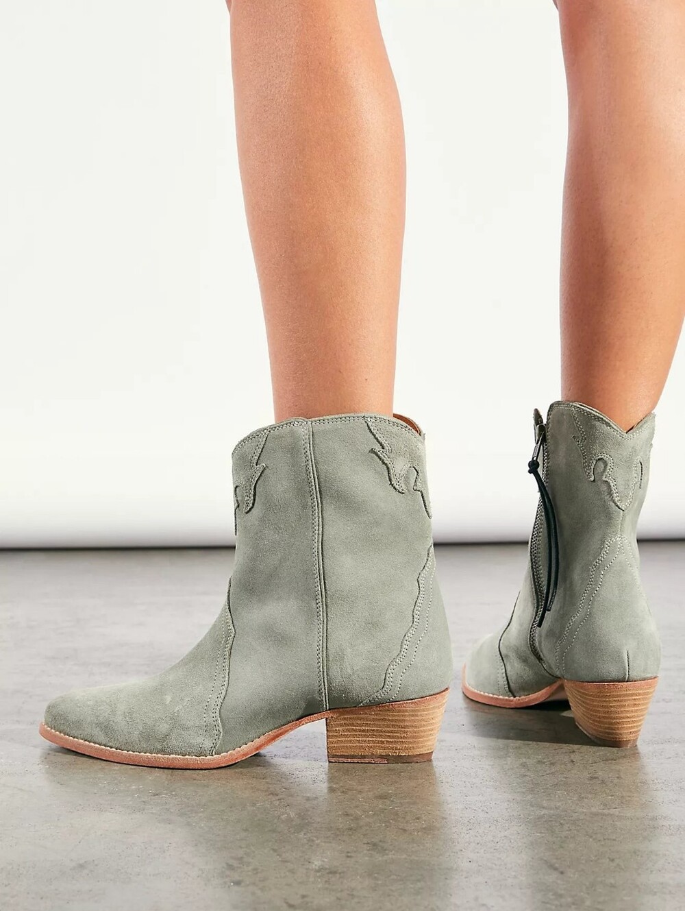 Free People New Frontier Western boots in a dusty blue suede Sz 36 (US 6)